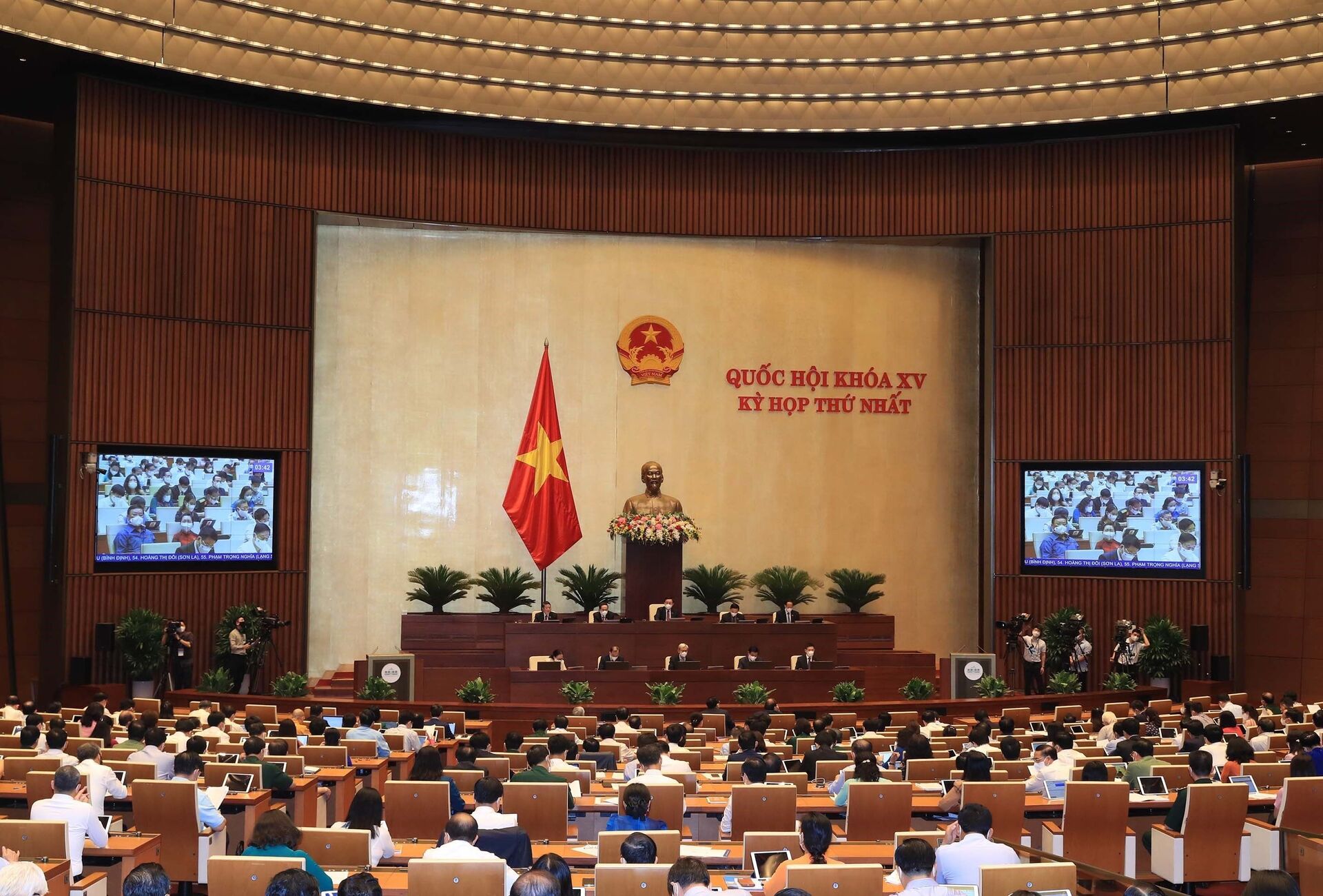 Quốc hội thảo luận về kế hoạch phát triển kinh tế – xã hội và phòng, chống dịch Covid-19 - Sputnik Việt Nam, 1920, 25.07.2021