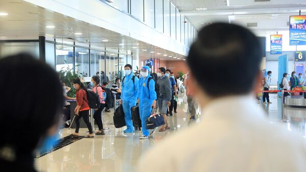 Hành khách đến Hà Nội tại Sân bay Quốc tế Nội Bài sáng 15/7 - Sputnik Việt Nam