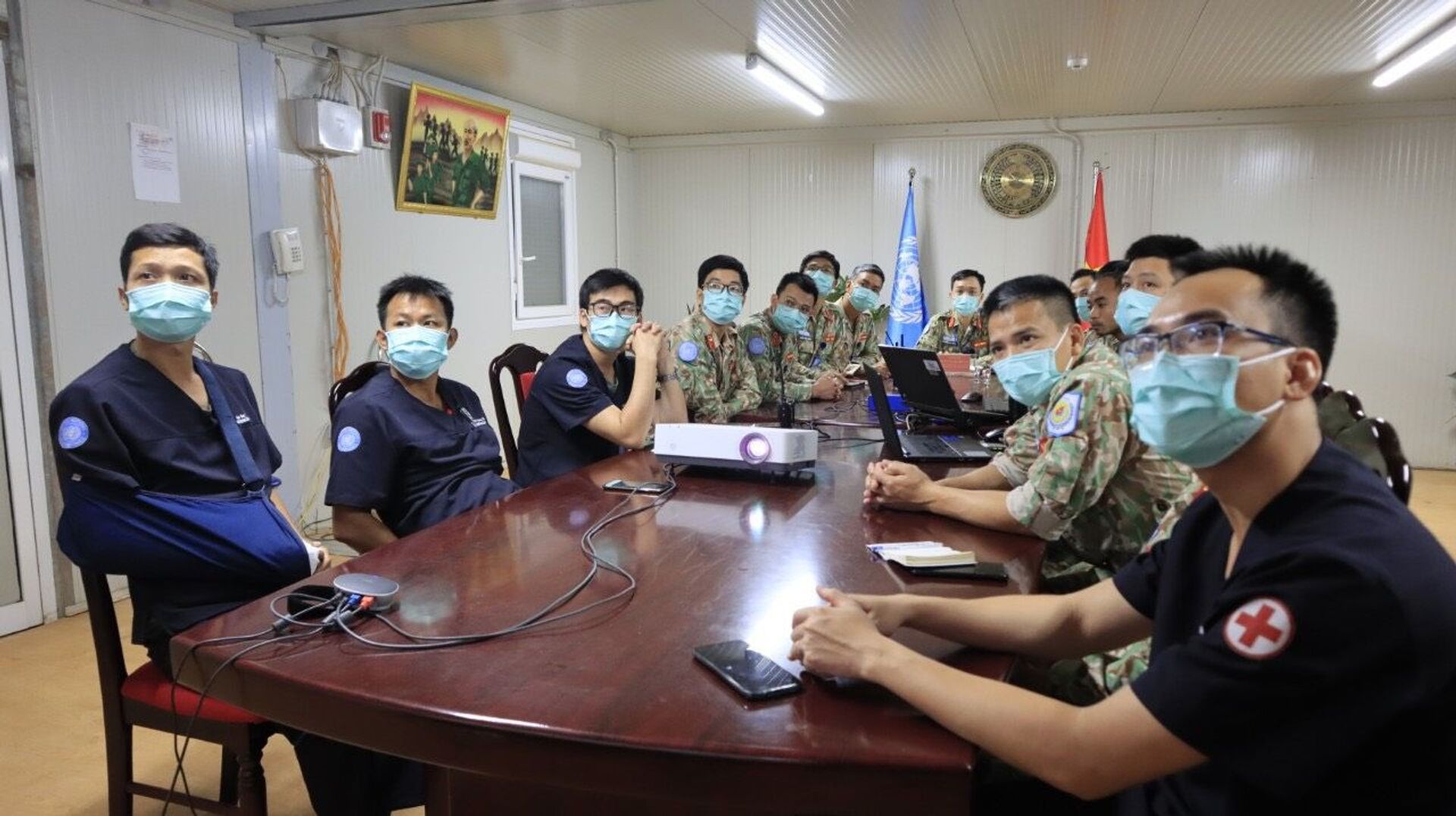 Lực lượng GGHB Việt Nam tham gia buổi tập huấn trực tuyến nâng cao năng lực y tế giữa 2 bệnh viện cấp 2 Việt Nam và Ấn Độ hoạt động tại Nam Sudan.  - Sputnik Việt Nam, 1920, 22.02.2022