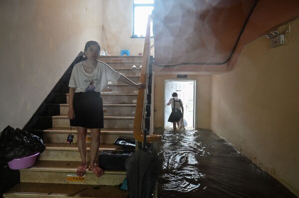Khách sạn ở Trung Quốc bị ngập lụt do bão Yinfa - Sputnik Việt Nam