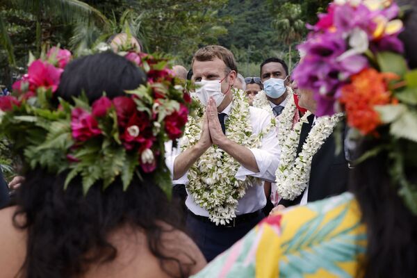 Tổng thống Pháp Emmanuel Macron trong chuyến thăm đảo Moorea, Polynesia thuộc Pháp - Sputnik Việt Nam