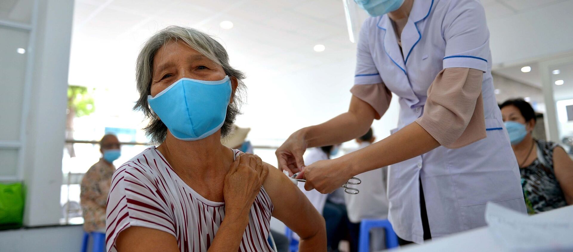 TP. Hồ Chí Minh: Nỗ lực đưa vaccine đến người nghèo, cao tuổi, diện chính sách - Sputnik Việt Nam, 1920, 02.08.2021