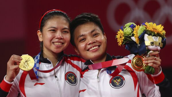 Hai vận động viên Greysia Polii và Apriyani Rahayu của Indonesia tại Thế vận hội Olympic Tokyo - Sputnik Việt Nam