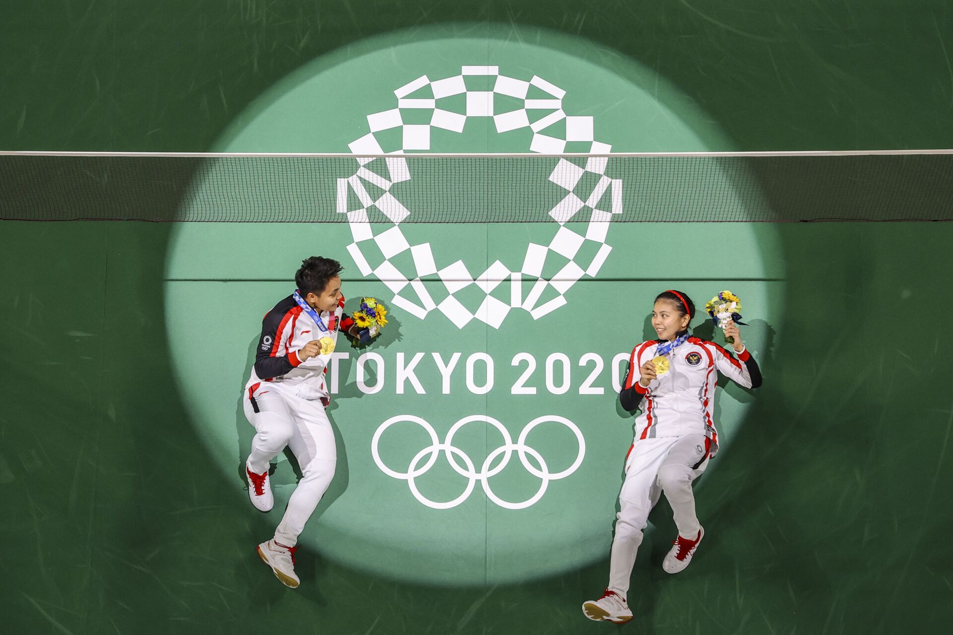 Hai vận động viên Greysia Polii và Apriyani Rahayu của Indonesia tại Thế vận hội Olympic Tokyo - Sputnik Việt Nam, 1920, 05.10.2021