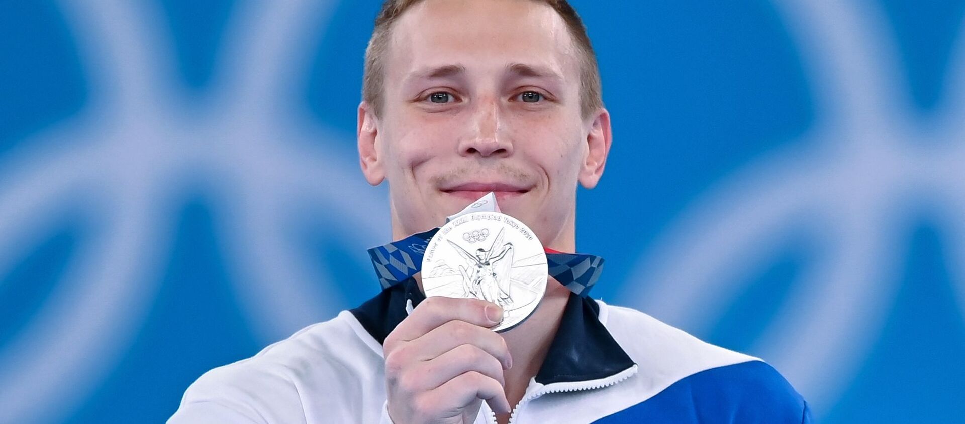 Vận động viên Denis Ablyazin giành được huy chương bạc trong môn nhảy chống - Sputnik Việt Nam, 1920, 03.08.2021