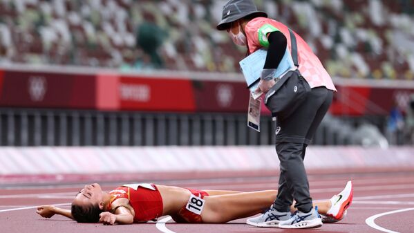 Vận động viên Tây Ban Nha Lucia Rodriguez sau khi bị ngã ở Thế vận hội Olympic Tokyo - Sputnik Việt Nam
