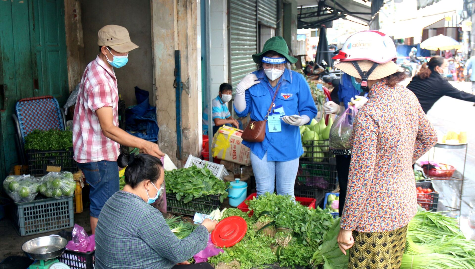 COVID-19: Đội shipper xanh đi chợ giúp dân tại Phan Thiết - Sputnik Việt Nam, 1920, 05.08.2021