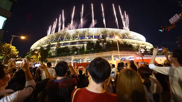 Bắn pháo hoa tại lễ bế mạc Thế vận hội Olympic mùa hè lần thứ XXXII ở Tokyo - Sputnik Việt Nam
