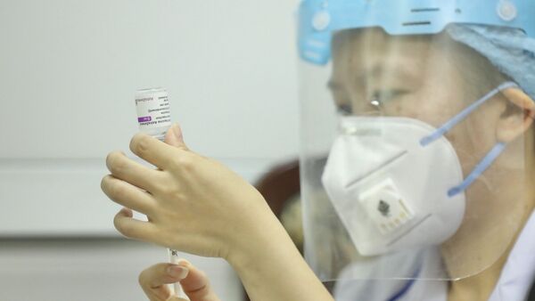 Phòng tiêm chủng vaccine COVID-19 tại trường Tiểu học Nguyễn Du (quận Hoàn Kiếm). - Sputnik Việt Nam