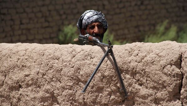 Một cựu Mujahideen (hoặc mujahidin, chiến binh thánh chiến Hồi giáo) đang trong ca trực trạm kiểm soát ở ngoại vi tỉnh Herat, Afghanistan - Sputnik Việt Nam
