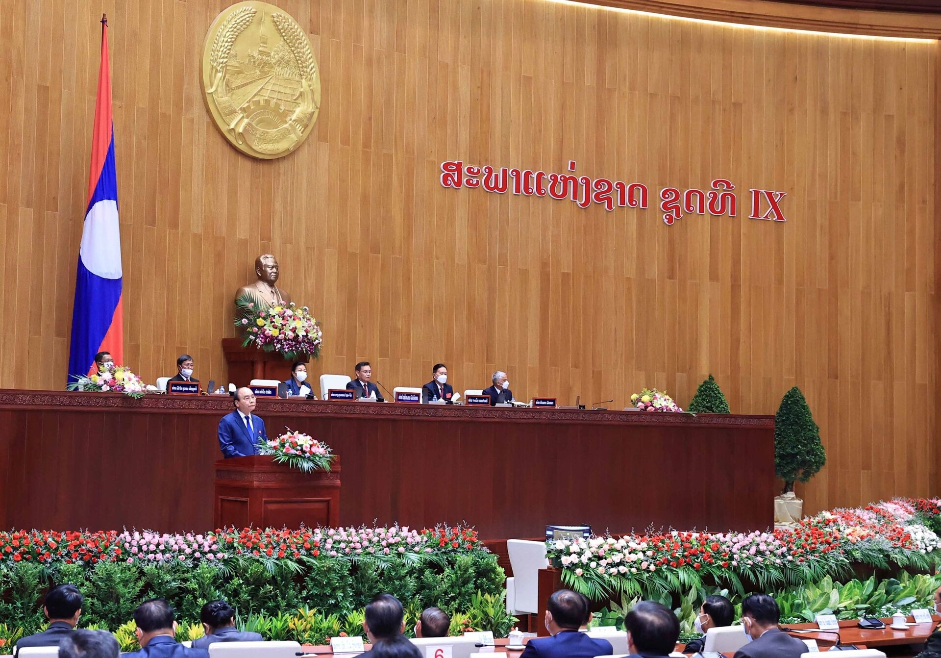 Chủ tịch nước Nguyễn Xuân Phúc phát biểu tại Kỳ họp lần thứ nhất, Quốc hội Lào khóa IX. - Sputnik Việt Nam, 1920, 05.10.2021