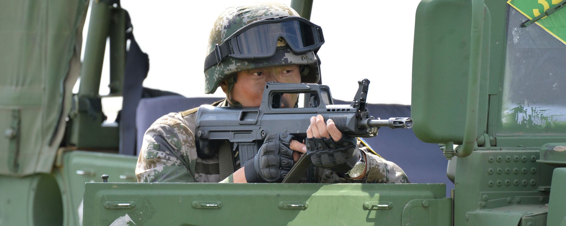 Một quân nhân của CHND Trung Hoa tham gia cuộc tập trận chung chống khủng bố Sứ mệnh Hòa bình 2018 của lực lượng vũ trang các quốc gia thành viên SCO tại khu huấn luyện Chebarkul - Sputnik Việt Nam, 1920, 10.08.2021