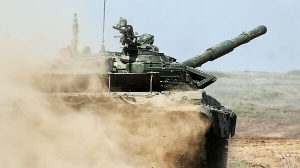 Xe tăng T-90 trong cuộc tập trận của các đơn vị súng trường, xe tăng và pháo cơ giới ở vùng Volgograd - Sputnik Việt Nam