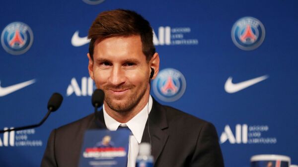 Lionel Messi trong cuộc họp báo sau khi ký hợp đồng với PSG, Paris, Pháp - Sputnik Việt Nam