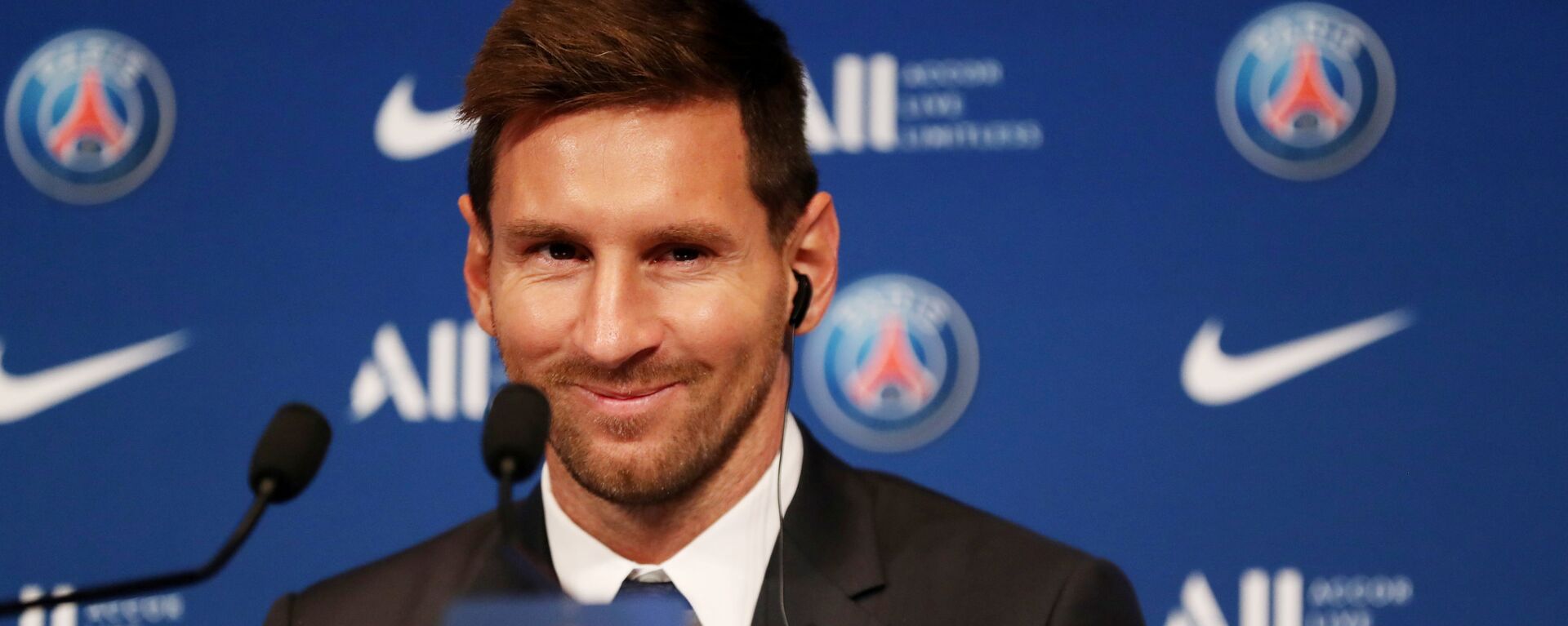 Lionel Messi trong cuộc họp báo sau khi ký hợp đồng với PSG, Paris, Pháp - Sputnik Việt Nam, 1920, 10.10.2021