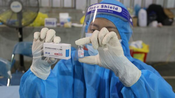 Vaccine Vero Cell của Sinopharm được sử dụng tiêm chủng tại điểm tiêm số 1 Huyền Trần Công Chúa (Quận 1). - Sputnik Việt Nam