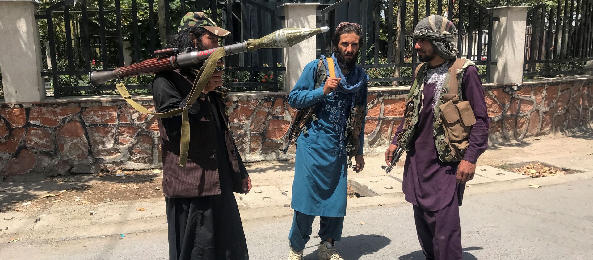 Các tay súng Taliban* trên đường phố Kabul - Sputnik Việt Nam, 1920, 16.08.2021