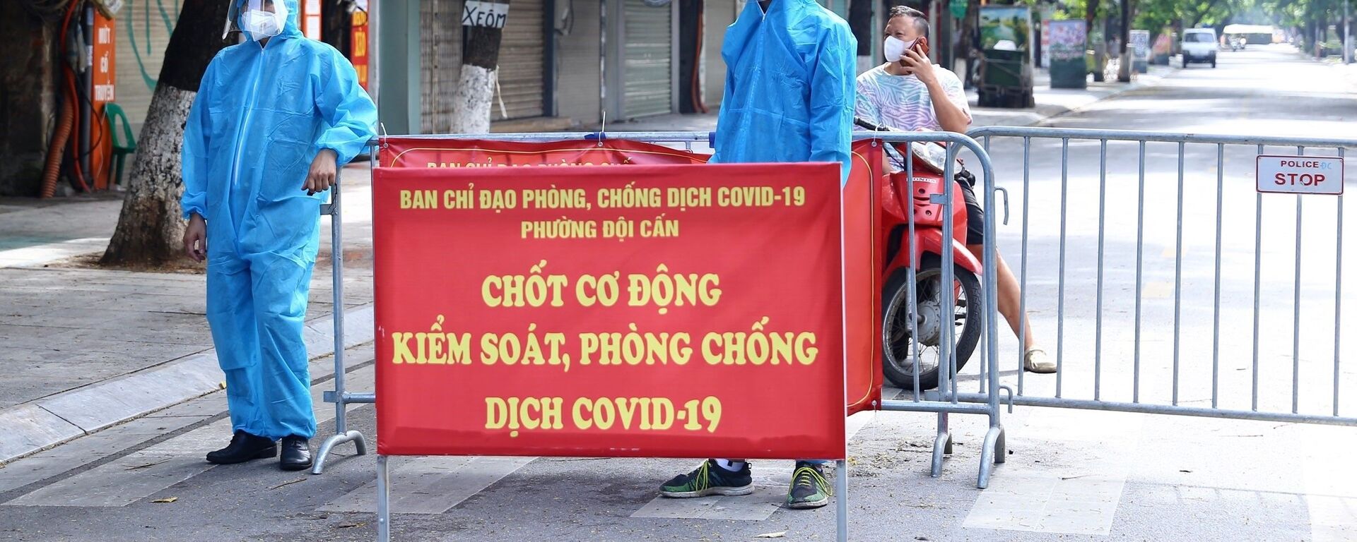 Hà Nội phong tỏa một đoạn phố Đội Cấn liên quan đến 16 ca nhiễm COVID-19 - Sputnik Việt Nam, 1920, 18.08.2021