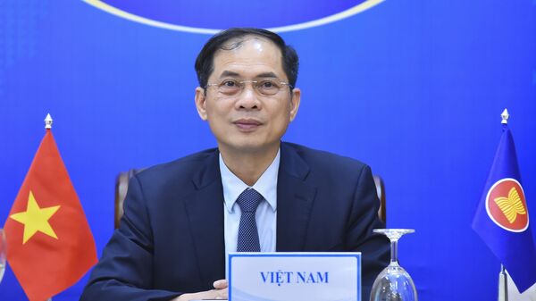 Bộ trưởng Bộ Ngoại giao Bùi Thanh Sơn dự Hội nghị trực tuyến cam kết hỗ trợ nhân đạo của ASEAN cho Myanmar. - Sputnik Việt Nam
