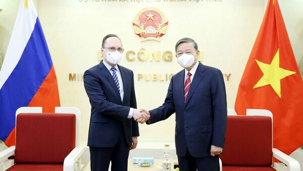 Bộ trưởng Công an Tô Lâm tiếp Đại sứ Liên bang Nga tại Việt Nam - Sputnik Việt Nam