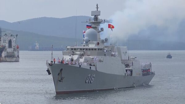 Các chiến hạm của Hải quân Việt Nam được chào đón long trọng tại bến tàu của Hạm đội Thái Bình Dương trong khuôn khổ cuộc thi Cúp Biển - Sputnik Việt Nam