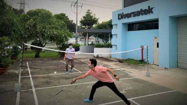 Nhân viên công ty Diversatek trong giờ nghỉ làm việc buổi trưa, Việt Nam - Sputnik Việt Nam