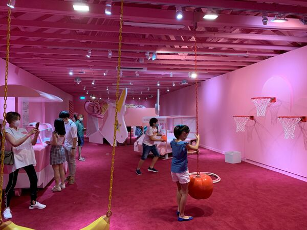 Bọn trẻ trong Bảo tàng Kem ở Singapore - Sputnik Việt Nam