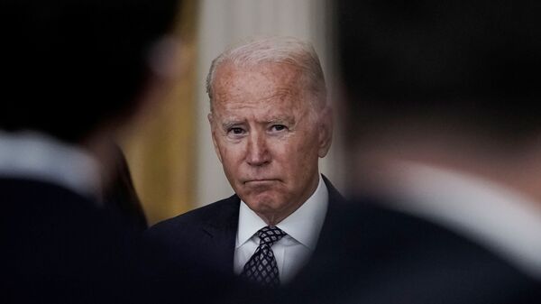 Tổng thống Joe Biden đưa ra nhận xét về các nỗ lực sơ tán và tình hình đang diễn ra ở Afghanistan trong bài phát biểu tại Phòng phía Đông tại Nhà Trắng ở Washington, Hoa Kỳ, ngày 20 tháng 8 năm 2021 - Sputnik Việt Nam