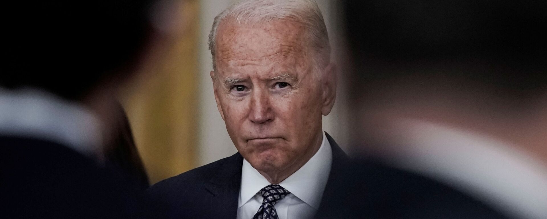 Tổng thống Joe Biden đưa ra nhận xét về các nỗ lực sơ tán và tình hình đang diễn ra ở Afghanistan trong bài phát biểu tại Phòng phía Đông tại Nhà Trắng ở Washington, Hoa Kỳ, ngày 20 tháng 8 năm 2021 - Sputnik Việt Nam, 1920, 30.03.2022