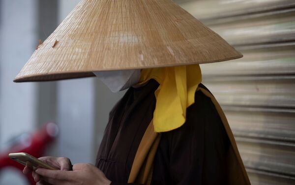 Nhà sư đeo khẩu trang ở TP Hồ Chí Minh   - Sputnik Việt Nam