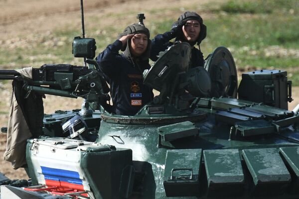 Kíp xe tăng Nga trong cuộc thi «Tank Biathlon-2021» - Sputnik Việt Nam