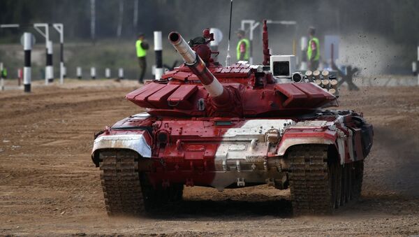 Kíp xe tăng T-72B3 quân đội Việt Nam trước giờ thi đấu tại cuộc thi quốc tế «Tank Biathlon-2021» tại thao trường Alabino, ngoại ô Moskva - Sputnik Việt Nam