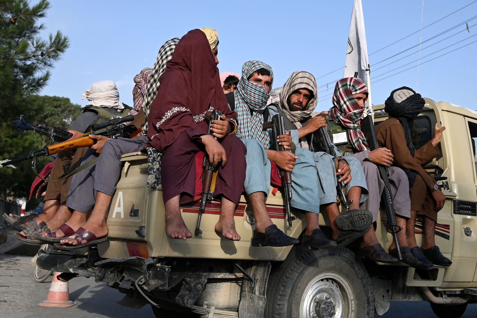 Các chiến binh Taliban * tuần tra đường phố ở Kabul, Afghanistan - Sputnik Việt Nam, 1920, 15.04.2024