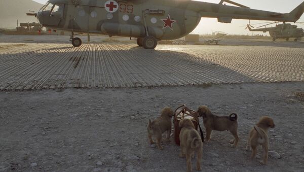 Republic of Afghanistan (Cộng hòa Hồi giáo Afghanistan). Trực thăng y tế MI-8 tại sân bay Kabul. - Sputnik Việt Nam