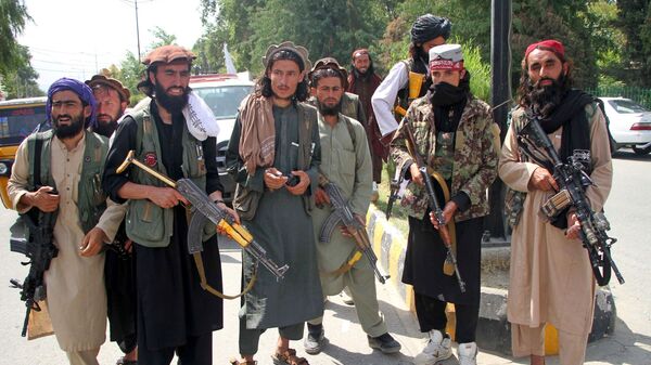 Các chiến binh Taliban * ở Mehtarlam, Afghanistan - Sputnik Việt Nam