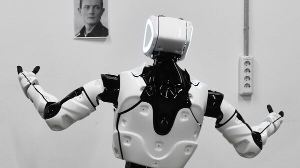 Thử nghiệm robot Promobot V. 4 trong xưởng của công ty sản xuất robot Promobot ở Perm - Sputnik Việt Nam