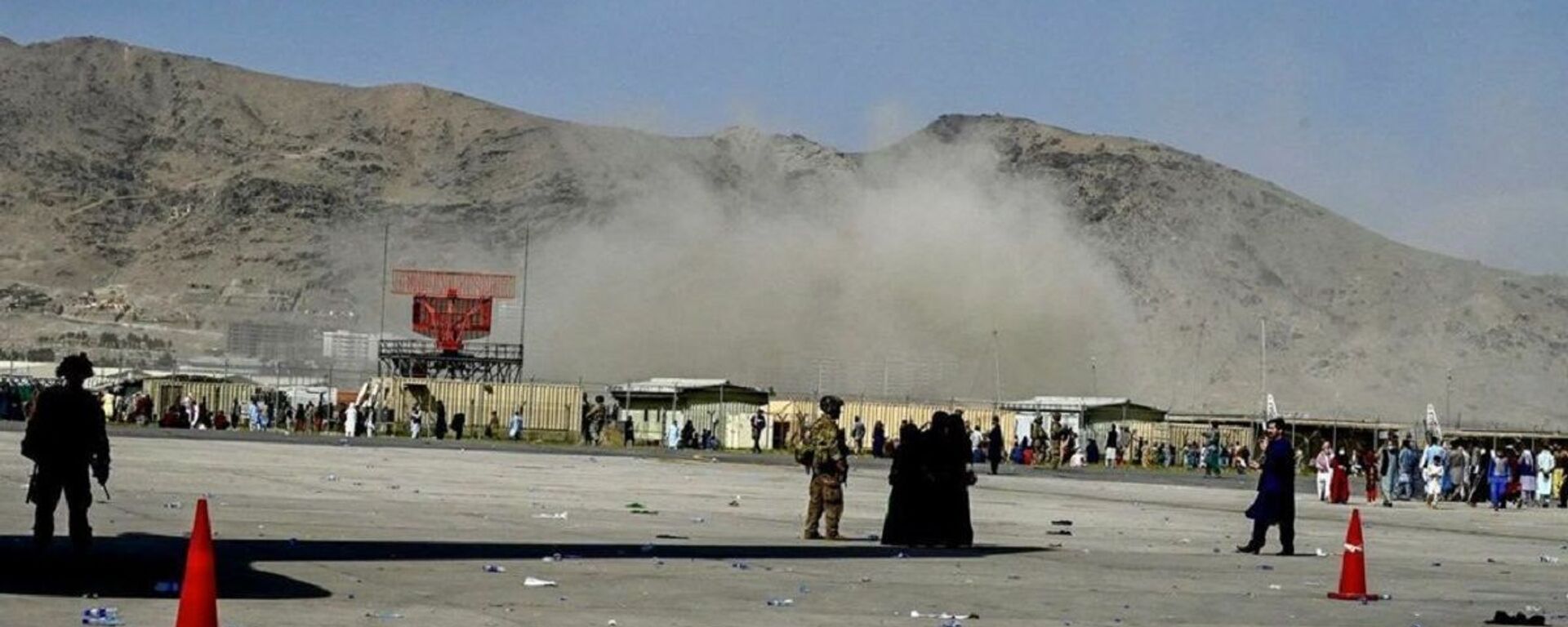 Vụ nổ ở gần sân bay Kabul - Sputnik Việt Nam, 1920, 27.08.2021