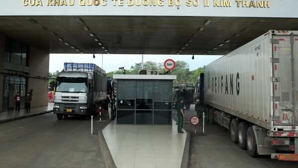 Hoạt động xuất nhập khẩu qua cửa khẩu Kim Thành, Lào Cai những ngày qua diễn ra bình thường, không xảy ra hiện tượng ùn ứ tại cửa khẩu. - Sputnik Việt Nam