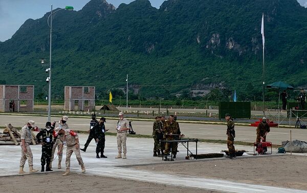 Đội tuyển Nga chuẩn bị tại thao trường cho cuộc thi Army Games 2021 ở Việt Nam - Sputnik Việt Nam