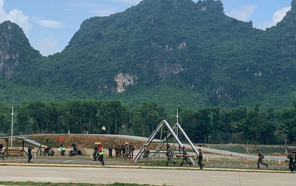 Trường huấn luyện Miếu Môn được các chuyên gia Nga giúp đỡ xây dựng mới ngay từ khi Việt Nam đăng cai tổ chức Army Games 2021.  - Sputnik Việt Nam