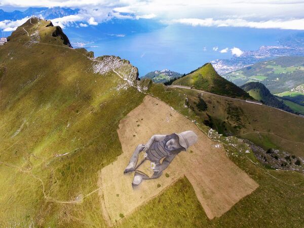 Bức tranh nghệ thuật theo phong cách land-art của nghệ sĩ Pháp Guillaume Legros trên dãy núi Alps của Thụy Sĩ  - Sputnik Việt Nam