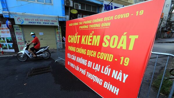 Chốt kiểm soát phòng, chống dịch COVID-19 tại quận Thanh Xuân - Sputnik Việt Nam