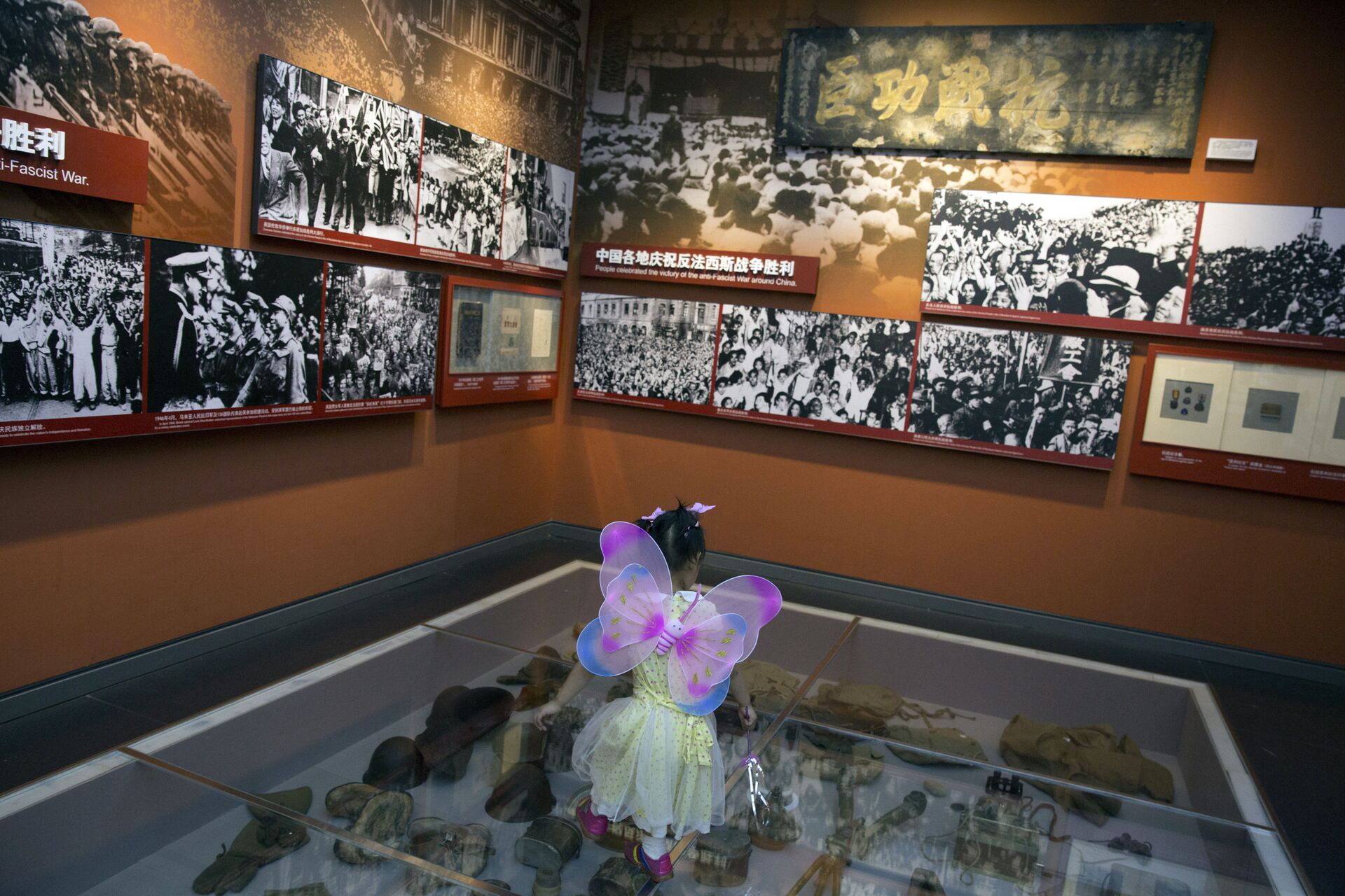 Một đứa trẻ Trung Quốc thăm Bảo tàng tưởng niệm chiến tranh chống Nhật của nhân dân Trung Quốc - Sputnik Việt Nam, 1920, 05.10.2021