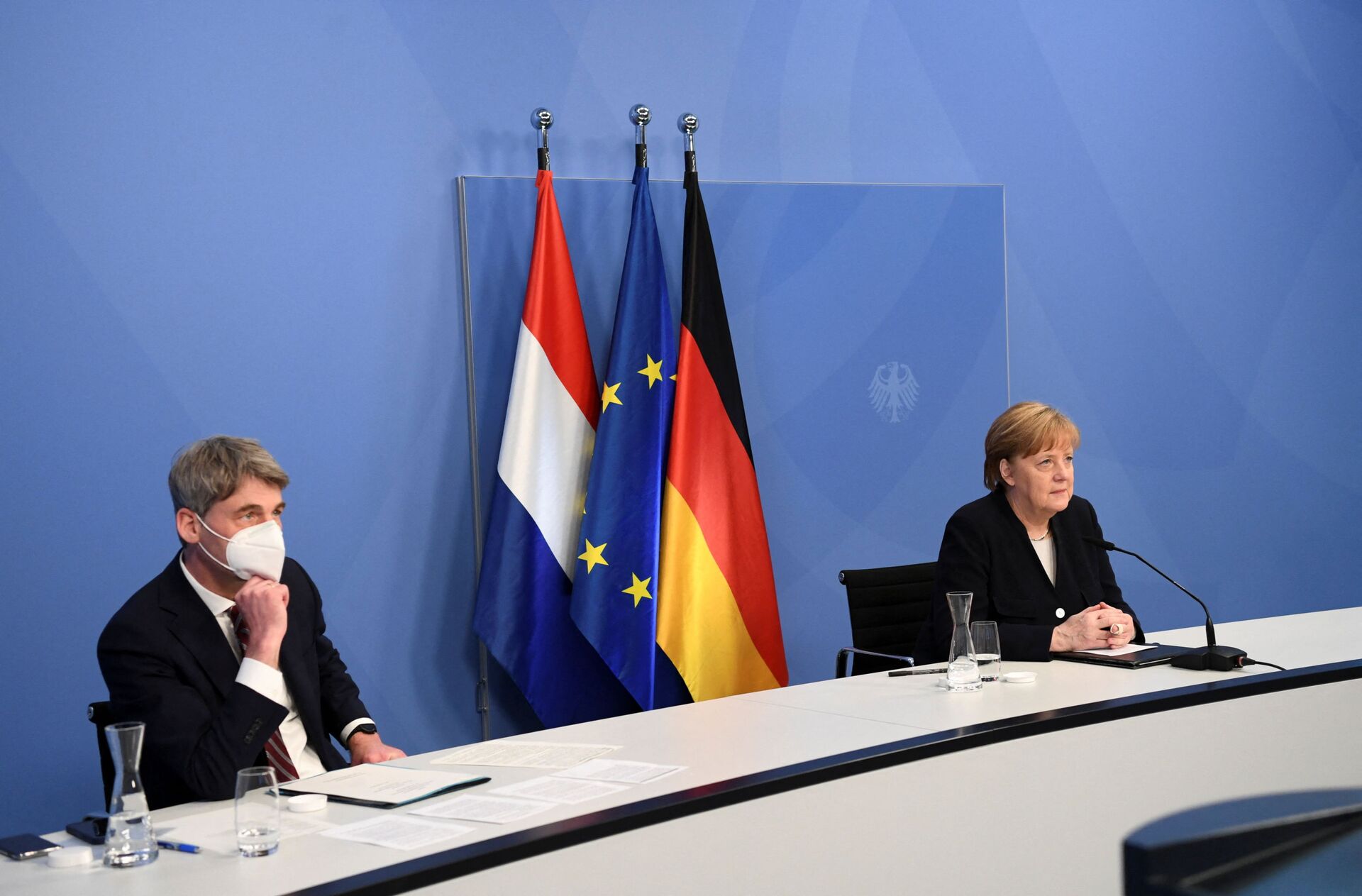 Jan Hecker và Angela Merkel ở Berlin, tháng 5 năm 2021 - Sputnik Việt Nam, 1920, 05.10.2021