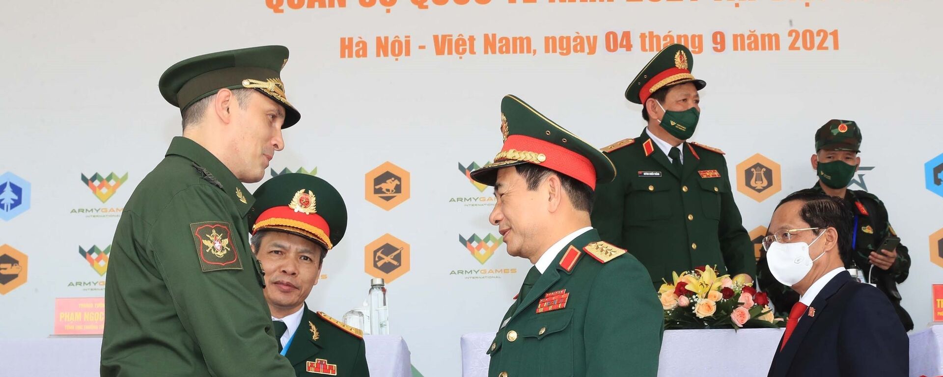 Đại tướng, Bộ trưởng Quốc phòng Phan Văn Giang và Thứ trưởng Bộ Quốc phòng Liên bang Nga Aleksei Krivoruchko tại lễ bế mạc Army Games 2021 - Sputnik Việt Nam, 1920, 06.09.2021
