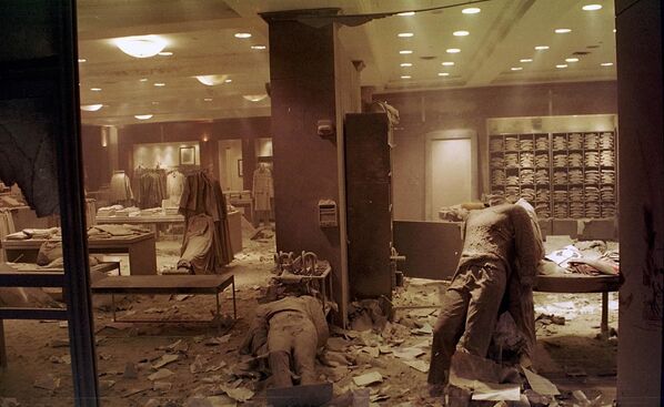 Cửa hàng bị phá hủy tại Trung tâm Thương mại Thế giới sau vụ tấn công khủng bố ở New York - Sputnik Việt Nam