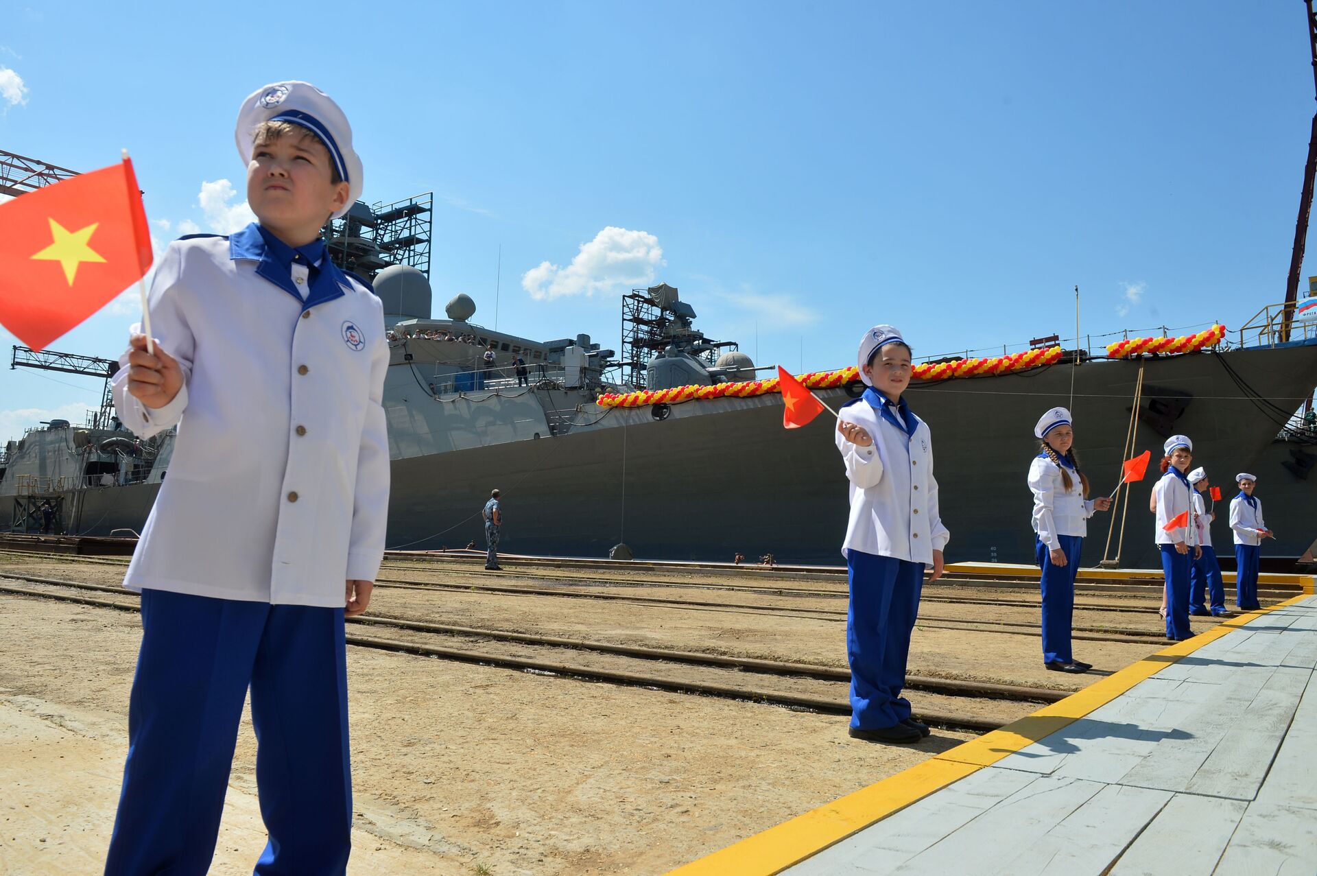 Lễ hạ thủy khinh hạm thứ hai của dự án Gepard 3.9 ở Zelenodolsk, năm 2016 - Sputnik Việt Nam, 1920, 05.10.2021