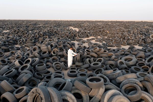 Bãi thải lốp ô tô ở Kuwait - Sputnik Việt Nam