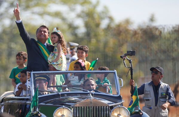 Tổng thống Brazil Jair Bolsonaro tại buổi lễ mừng Ngày Độc lập ở Brasilia, Brazil  - Sputnik Việt Nam