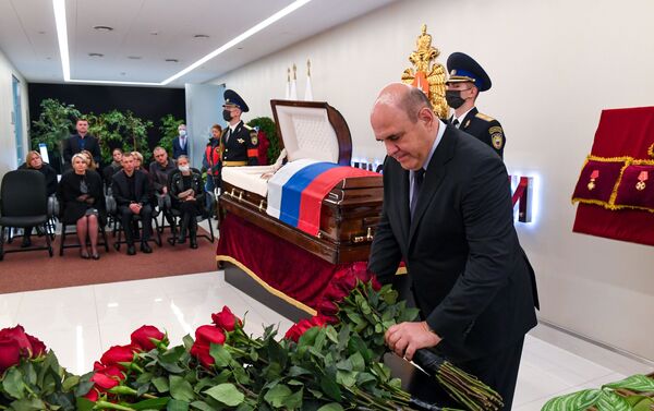 Thủ tướng Liên bang Nga M. Mishustin tham dự lễ viếng người đứng đầu Bộ Tình trạng khẩn cấp Nga Yevgeny Zinichev - Sputnik Việt Nam